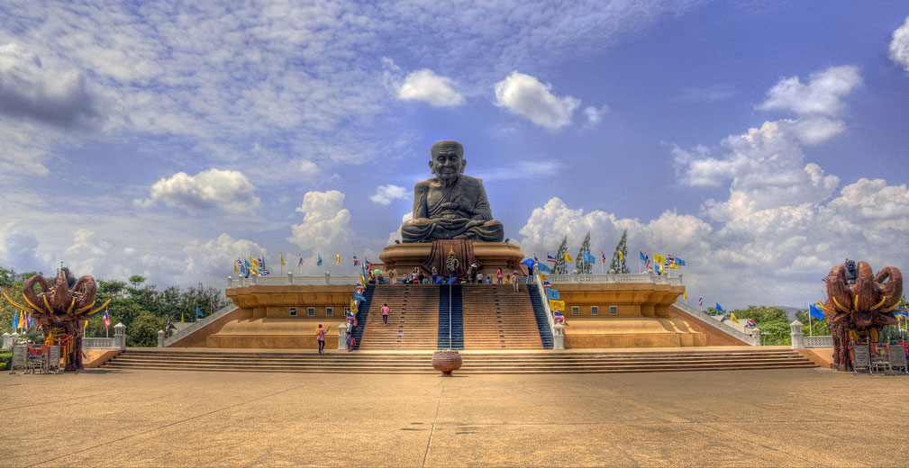 Luang Phor Tuad at Wat Huay Mongkol