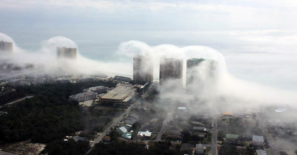 PHOTO : Cloud Tsunami Strikes Panama City Beach