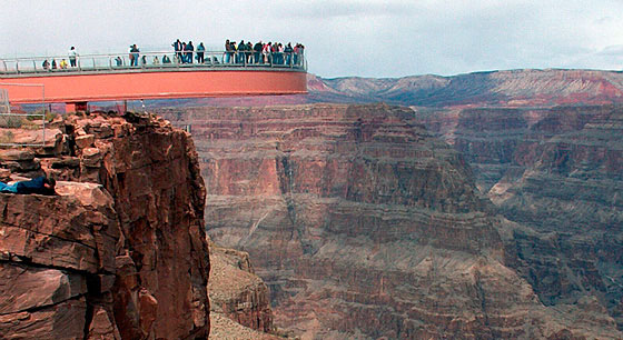 Travel to the Grand Canyon Skywalk