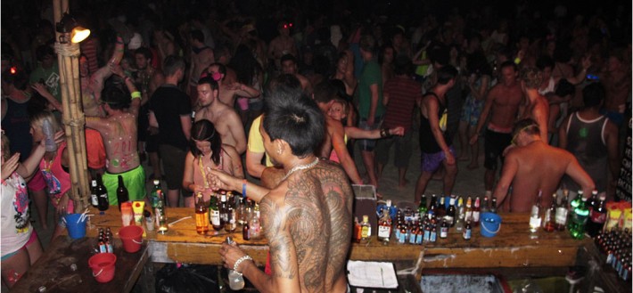 Full Moon Party with Backpackers in Thailand
