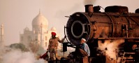 Backpacking travel India by Train - Taj Mahal
