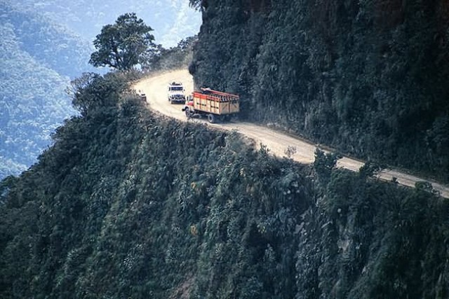 AMAZING ROADS OF THE WORLD : NORTH YUNGAS ROAD, BOLIVIA  