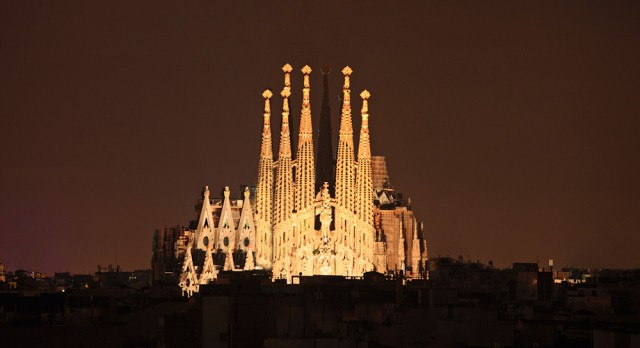 Travel to Sagrada Familia