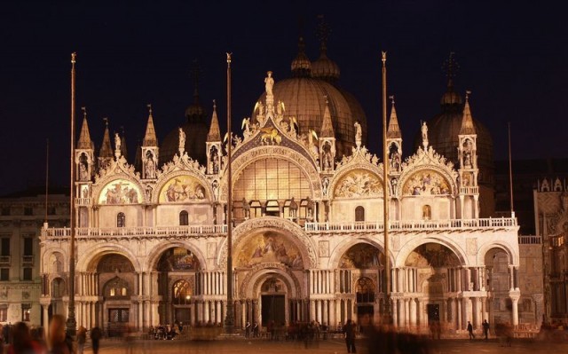  Travel to Basilica di San Marco, Italy