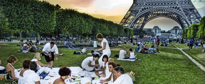 Picnic in front of the Eiffel Tower, Paris, France