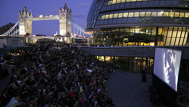 Backpacking Travel Free to The Scoop Amphitheatre, London